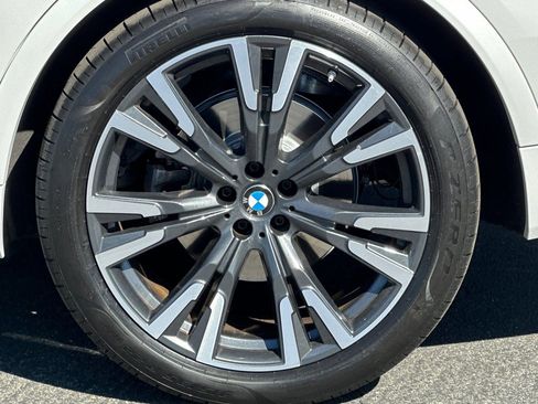 Used 2023 BMW X7 xDrive40i w/ Premium Package image 11