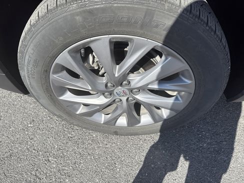 Used 2025 Buick Enclave Preferred AWD/4WD image 10