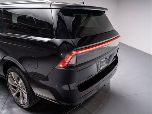 New 2026 Lincoln Navigator L Black Label AWD/4WD image 32