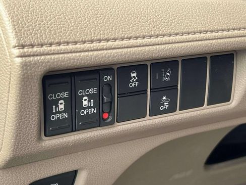 Used 2019 Honda Odyssey EX image 17