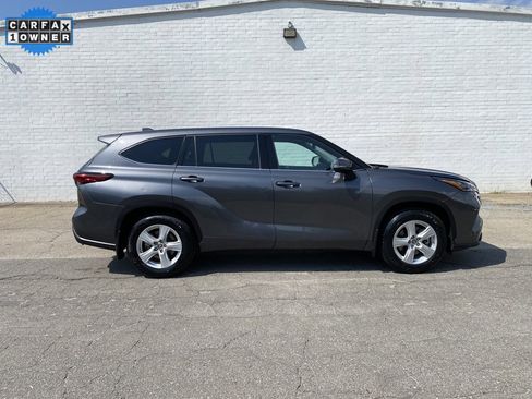 Used 2020 Toyota Highlander LE image 1