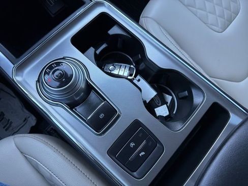 Used 2024 Ford Edge Titanium image 21