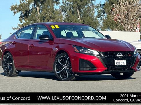 Used 2023 Nissan Altima 2.5 SR w/ SR Premium Package image 1