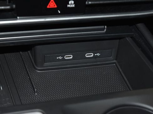 Used 2025 Volkswagen Atlas SE image 11