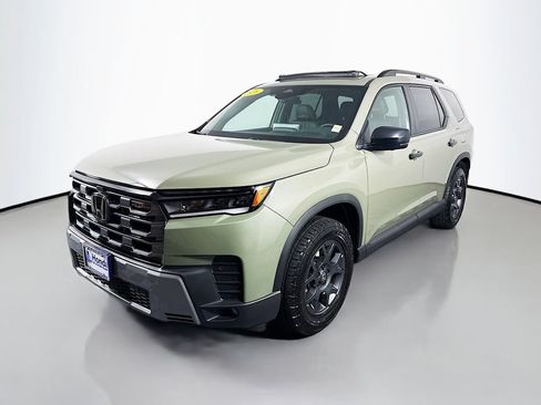 Certified 2026 Honda Pilot TrailSport image 3