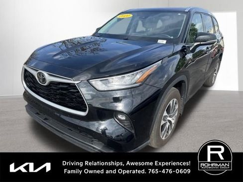 Used 2020 Toyota Highlander XLE image 1