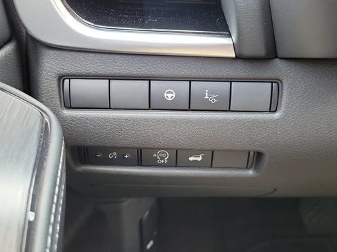 Certified 2025 Nissan Rogue SL w/ SL Premium Package FWD image 25