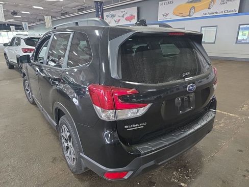 Used 2020 Subaru Forester Premium AWD/4WD image 5