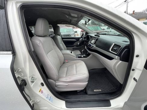 Used 2014 Toyota Highlander Plus AWD/4WD image 37
