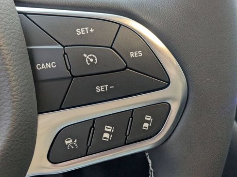 New 2026 Chrysler Pacifica Select FWD image 16