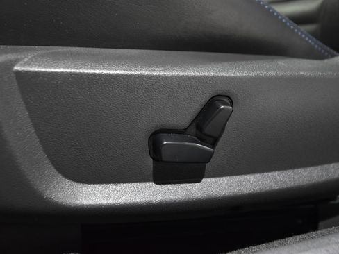 Used 2009 Dodge Challenger R/T RWD image 16