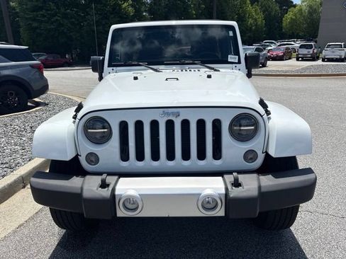 Used 2014 Jeep Wrangler Unlimited Sahara w/ Connectivity Group AWD/4WD image 3