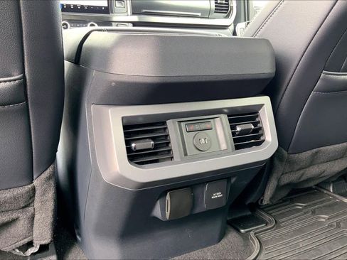 Used 2024 Ford F250 Lariat w/ FX4 Off-Road Package AWD/4WD image 34