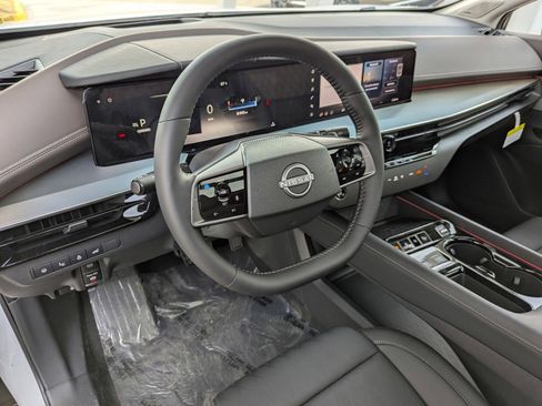 New 2025 Nissan Murano Platinum image 2