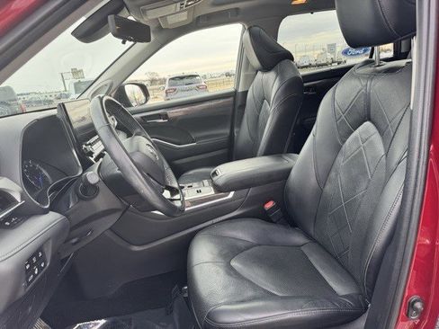 Used 2021 Toyota Highlander Platinum image 13