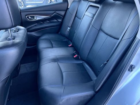 Used 2019 INFINITI Q70 Luxe image 23