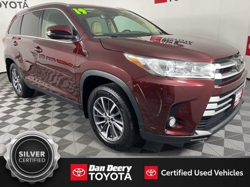 Certified 2019 Toyota Highlander XLE AWD/4WD image 1