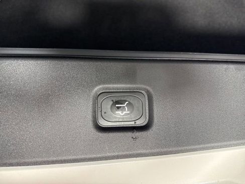 New 2025 Ford Expedition Active image 29