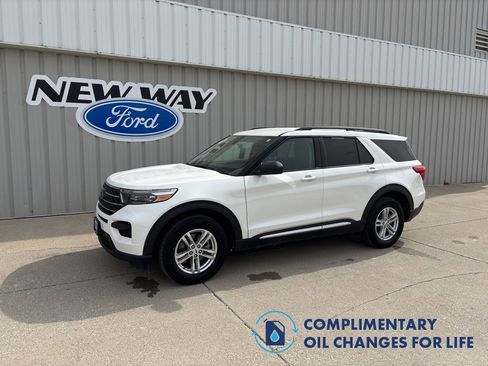 Used 2022 Ford Explorer XLT image 1