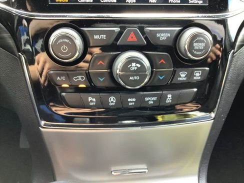 Used 2020 Jeep Grand Cherokee Altitude image 24