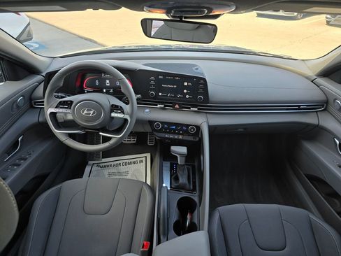 Used 2025 Hyundai Elantra Sport FWD image 19