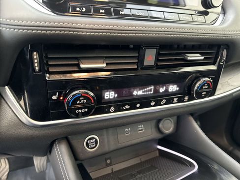 Certified 2023 Nissan Rogue Platinum image 9