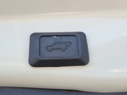 Used 2022 Toyota RAV4 XLE Premium FWD image 11