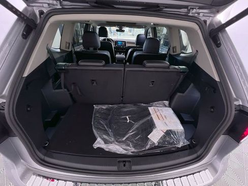 Used 2025 Volkswagen Atlas SE image 24