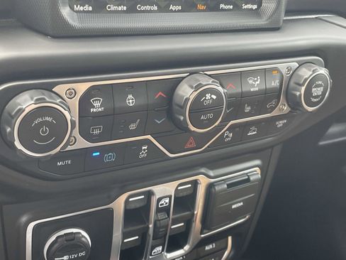 Used 2022 Jeep Wrangler Unlimited Sahara w/ Cold Weather Group image 5