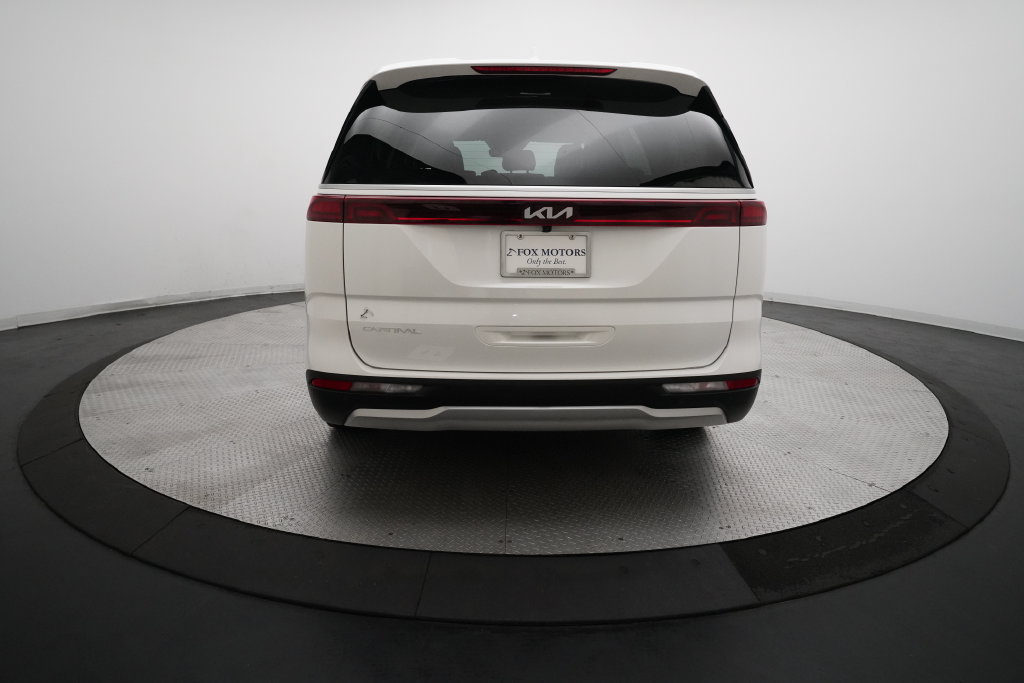 Used 2024 Kia Carnival LX FWD image 26