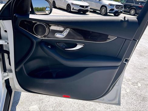 Used 2019 Mercedes-Benz GLC 300 4MATIC image 23