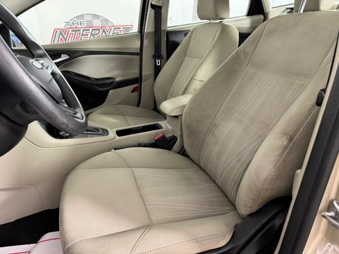 Used 2017 Ford Focus SE FWD image 29