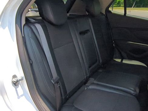 Used 2021 Buick Encore Preferred w/ Safety Package image 34