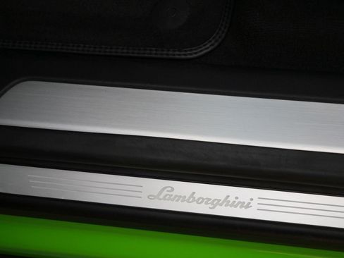 Used 2023 Lamborghini Urus Performante AWD/4WD image 31