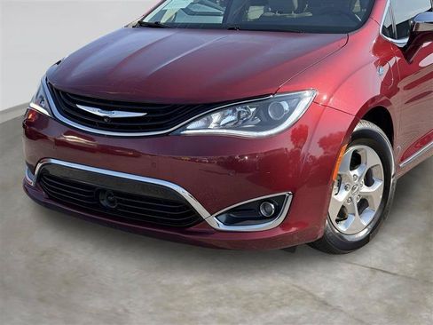 Used 2018 Chrysler Pacifica Limited w/ Advanced Safetytec Group FWD image 3