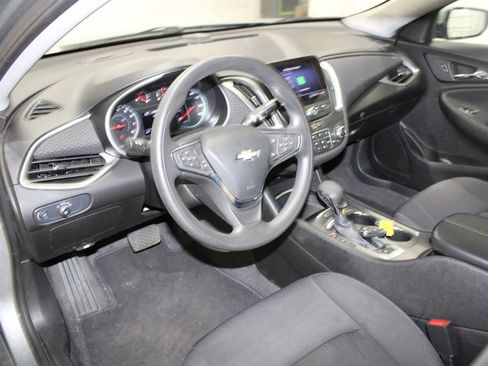 Used 2025 Chevrolet Malibu LT image 14