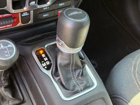 Used 2024 Jeep Gladiator Sport AWD/4WD image 25