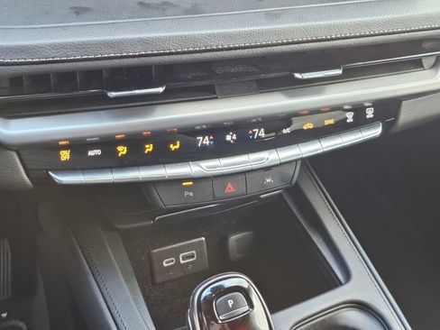 Used 2025 Cadillac XT4 Premium Luxury image 35