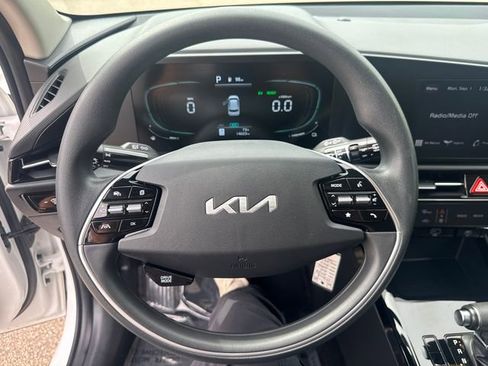 Used 2023 Kia Niro LX image 27