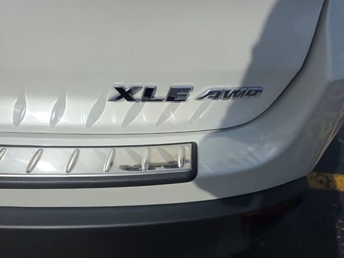 Used 2017 Toyota Highlander XLE image 5