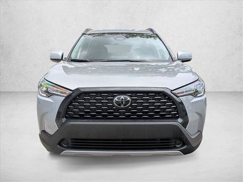 Used 2024 Toyota Corolla Cross LE FWD image 2