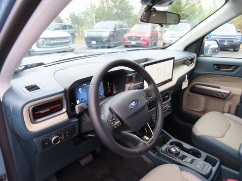 New 2025 Ford Maverick Lariat image 9