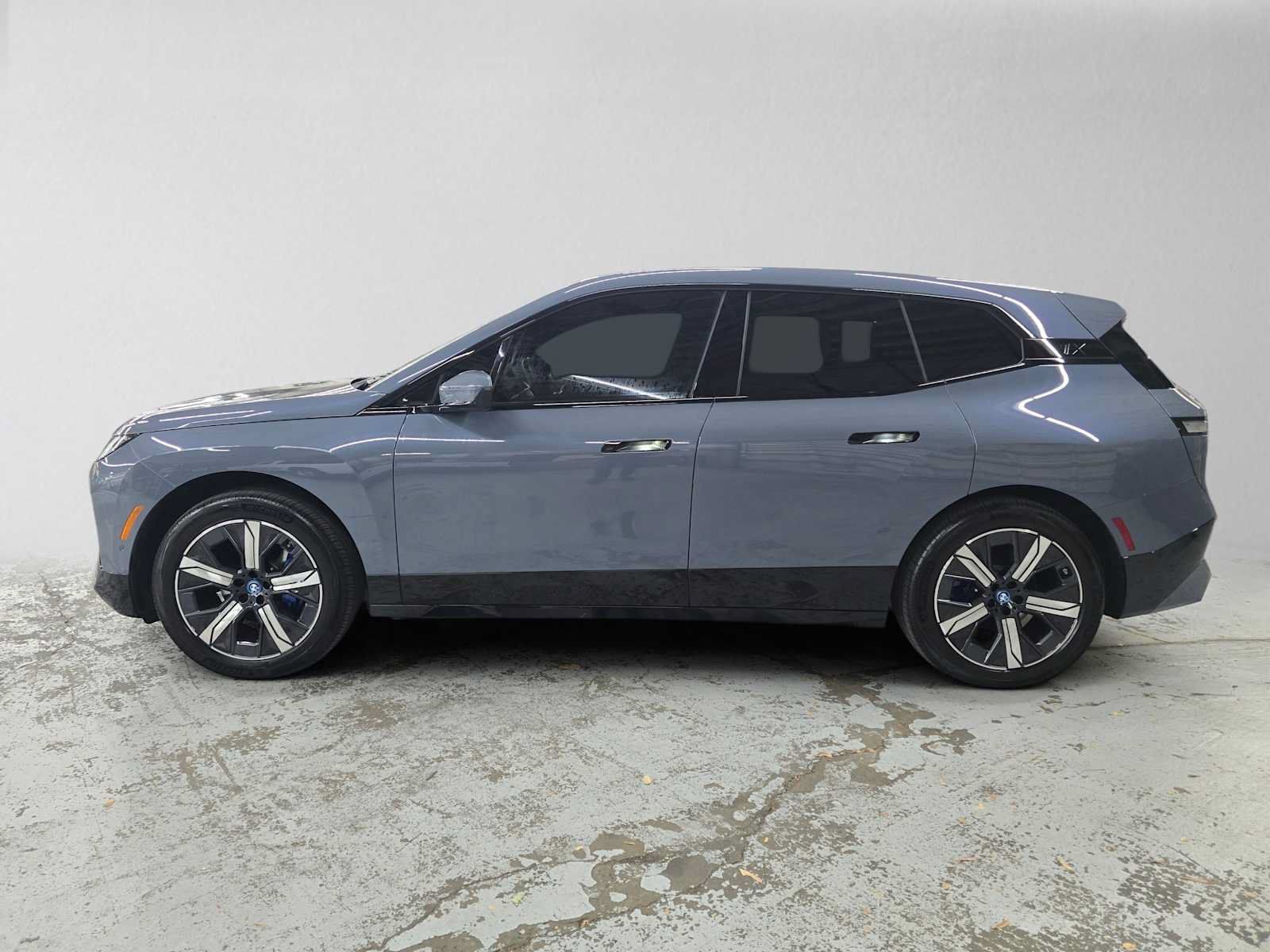 Used 2024 BMW iX xDrive50 w/ Sport Package AWD/4WD image 6