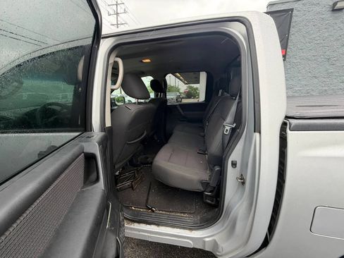 Used 2010 Nissan Titan SE AWD/4WD image 5