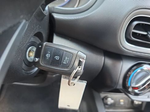 Used 2023 Hyundai Kona SE FWD image 31