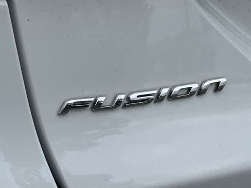 Used 2017 Ford Fusion SE FWD image 17