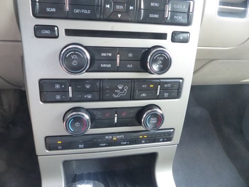 Used 2009 Ford Flex SEL image 25