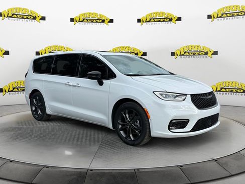 New 2026 Chrysler Pacifica Select image 7