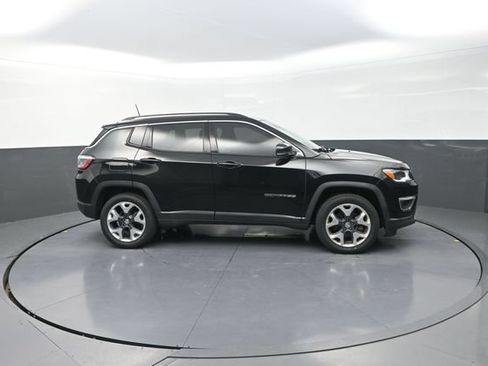 Used 2018 Jeep Compass Limited w/ Navigation Group AWD/4WD image 18