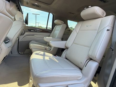Used 2024 Cadillac Escalade ESV Sport Platinum w/ LPO, ONYX Package AWD/4WD image 29